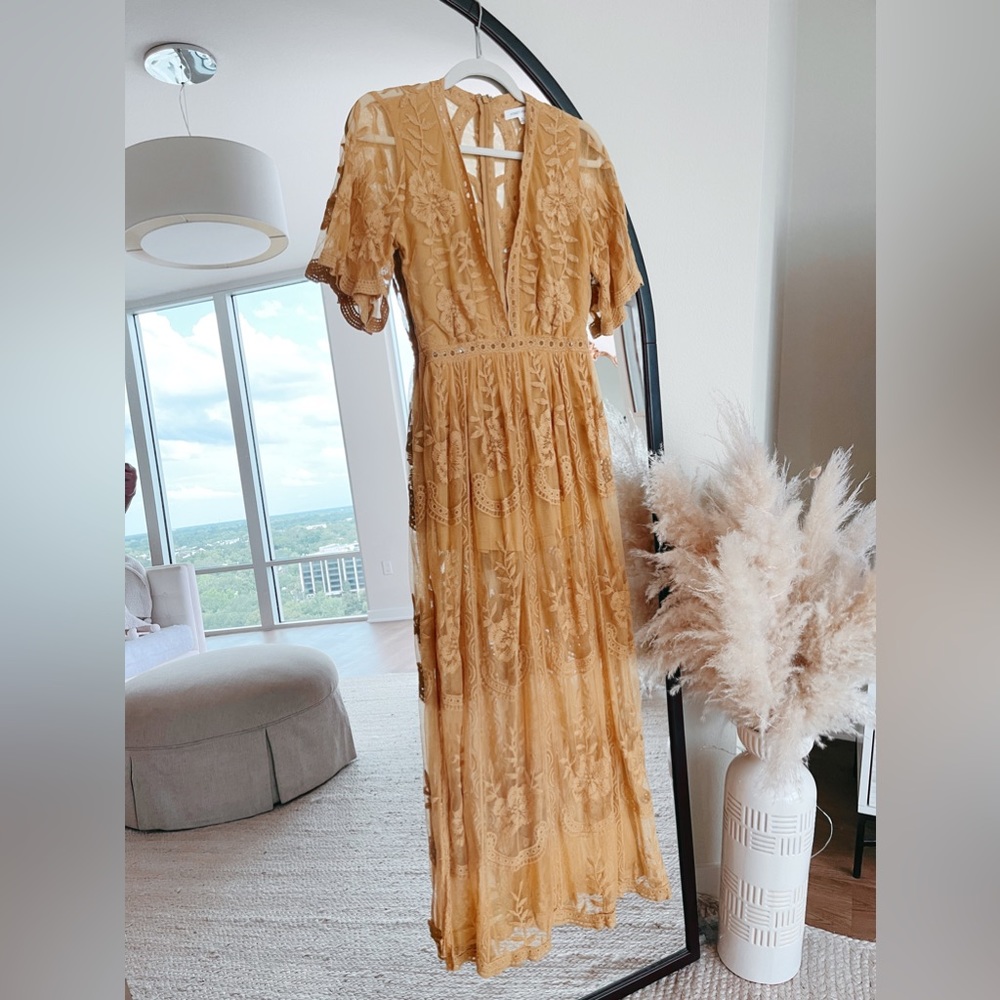 Show stopping lace maxi dress